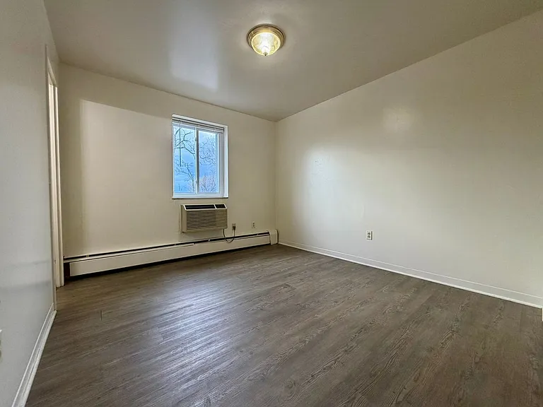 Brett Manor — Photo 16