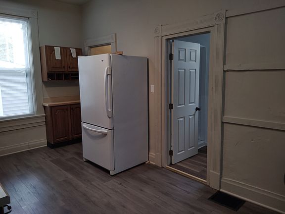 5th image of 956 East Ave APT 4
