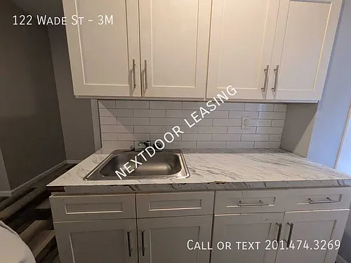 122 Wade St Photo 1