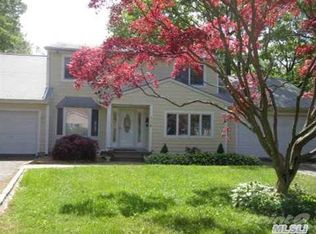 116 Edgewood Ave, Ronkonkoma, NY 11779