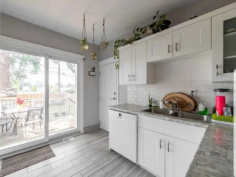 1371 Marentette Ave #1 — Photo 4