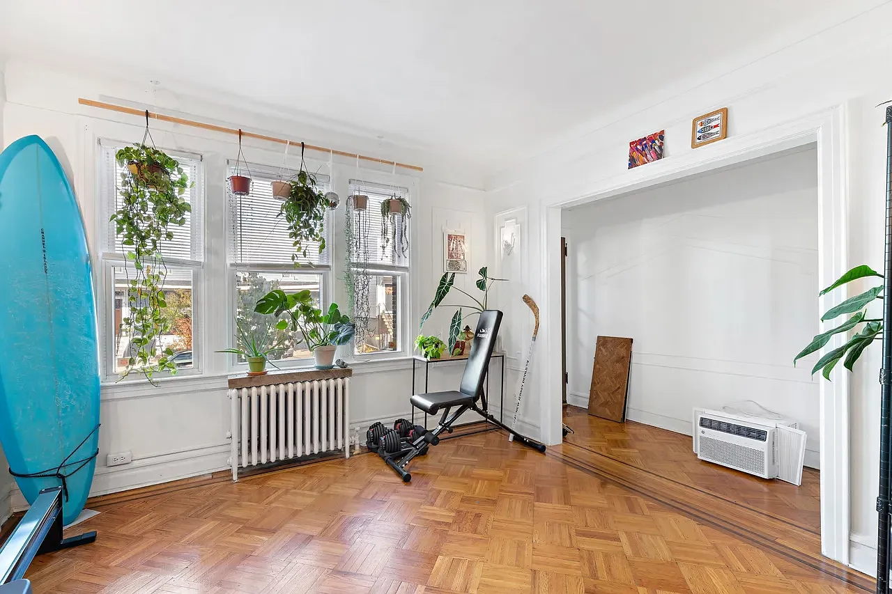 37 Saint Pauls Ave — Photo 3