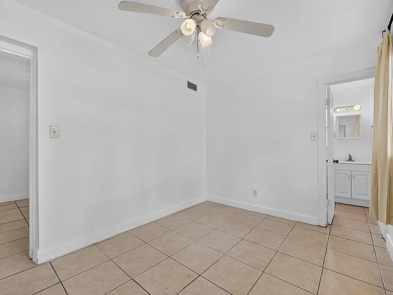 1005 E Flora St — Photo 21