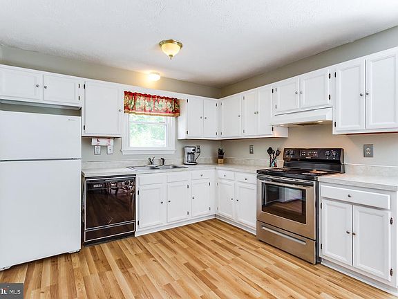 5th image of 36945 W Lakeland Dr
