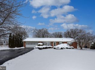 811 W Main St, New Holland, PA 17557