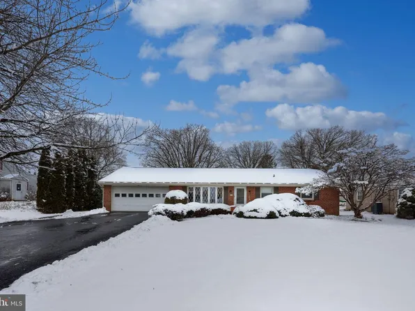 811 W Main St, New Holland, PA 17557