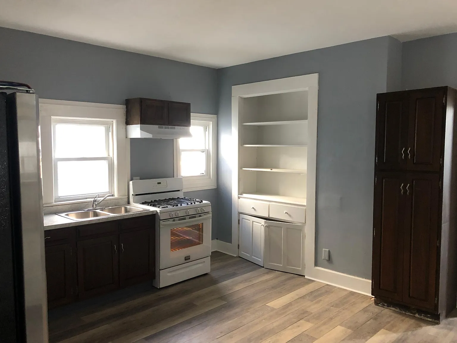 2317 W Delaware St — Photo 2