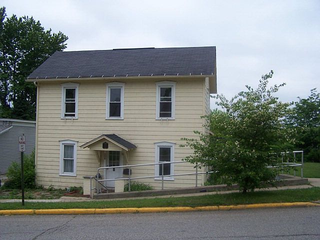 1st image of 209 N Wood St