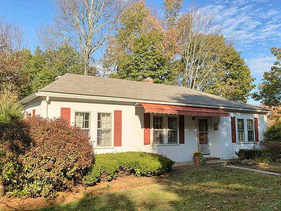 3rd image of 7 Elmwood Dr