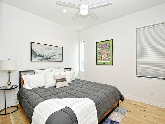 4th image of 2411 Euclid Ave #B