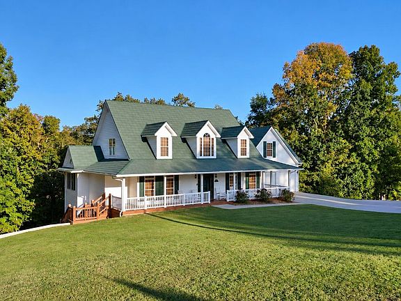 2nd image of 135 Laurel Rd