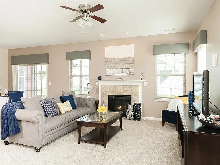 Saratoga Crossing Apartments & Townhomes — Photo 8