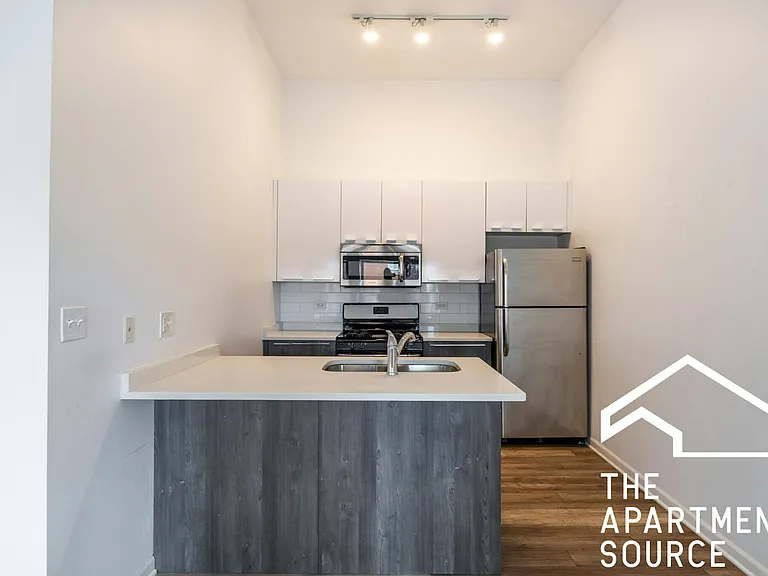 2700 W North Ave #303 — Photo 7