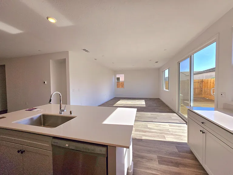 Pioneer Dr W — Photo 17
