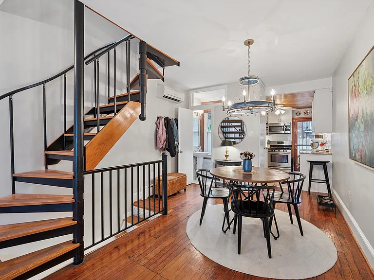 1208 Saint James St — Photo 4