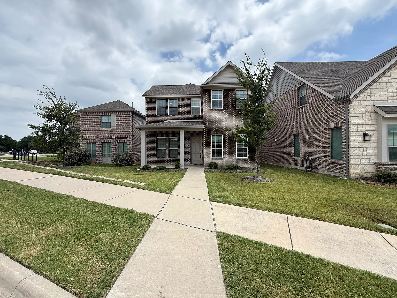 4 bed, 2778 sqft, $2,990 — Photo 2