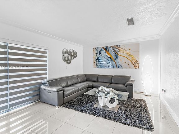3rd image of 9371 Fontainebleau Blvd APT I235