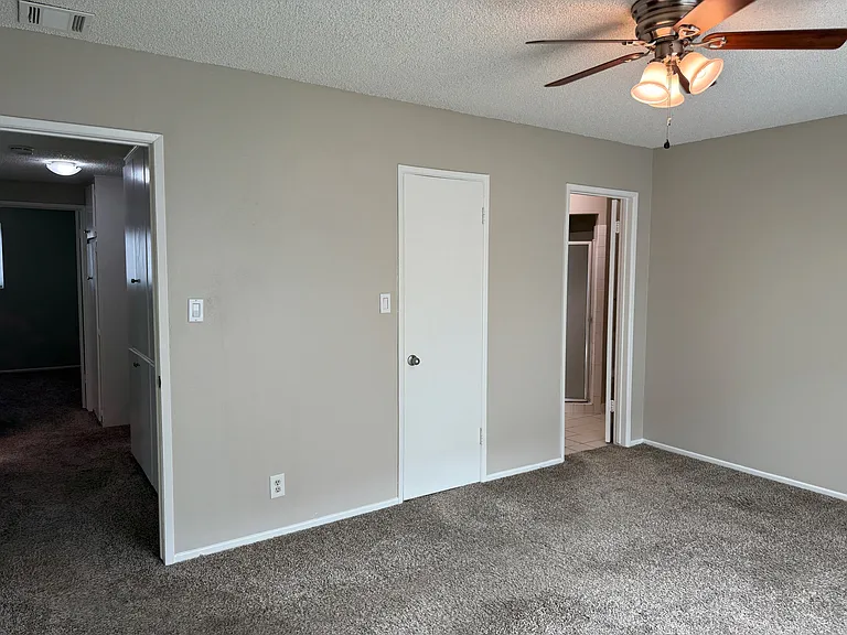 325 E Amerige Ave #A — Photo 31