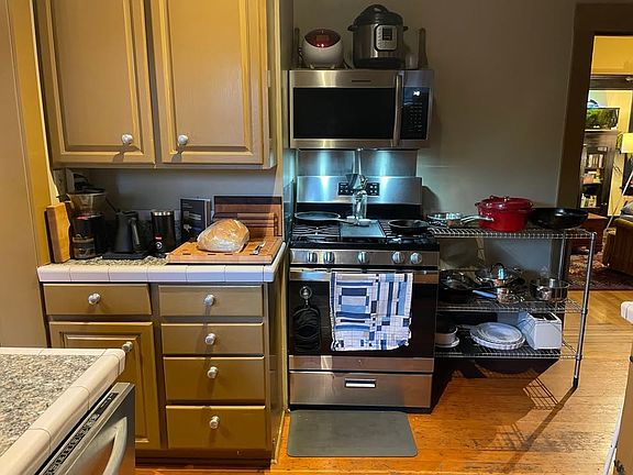 5th image of 528 18th Ave E