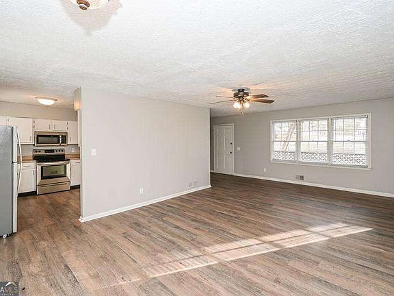 3rd image of 3406 Blackberry Ln