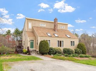 31 Dutton Rd, Pelham, NH 03076