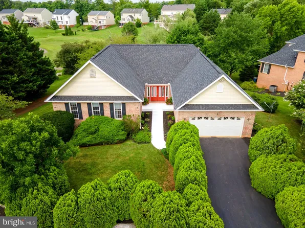 681 Turnberry Dr, Charles Town, WV 25414