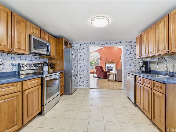 4th image of 44 Meyer Lane