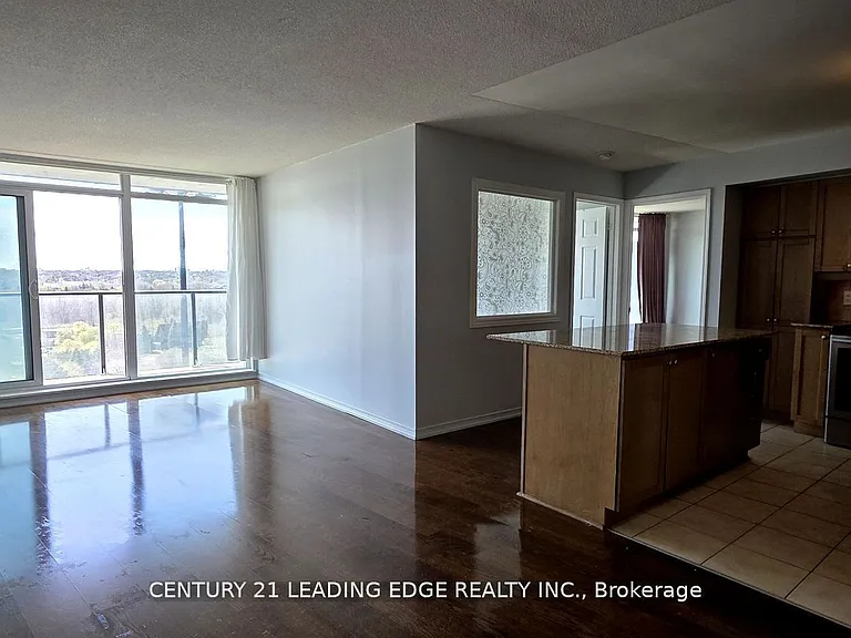 18 Valley Woods Rd #Penthouse 204 — Photo 5