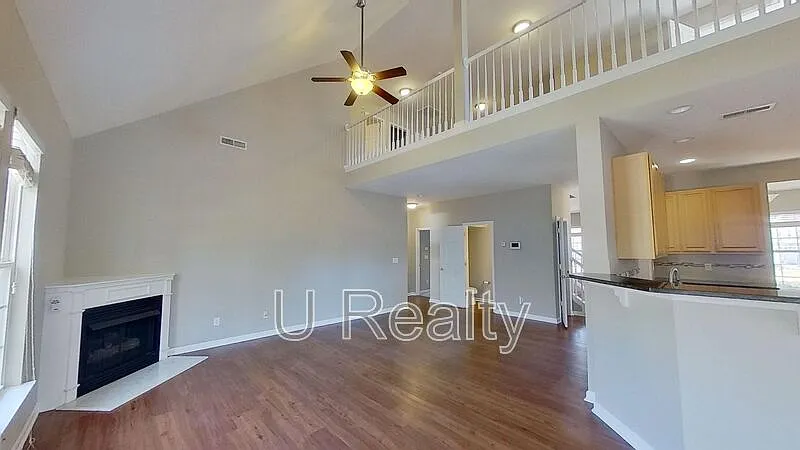 3 bed, 2.5 bath, 2722 sqft, $2,495 — Photo 4