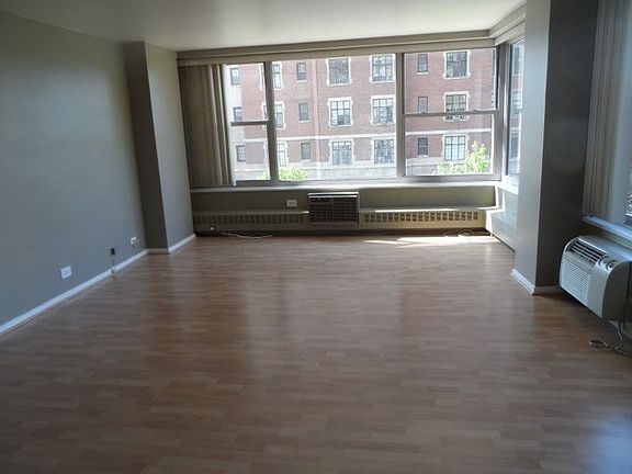 3rd image of 3900 N Lake Shore Dr APT 4E