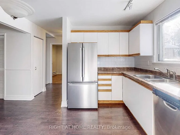 54 Penwick Cres — Photo 12
