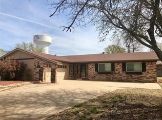 803 Mockingbird Ln, Okmulgee, OK 74447