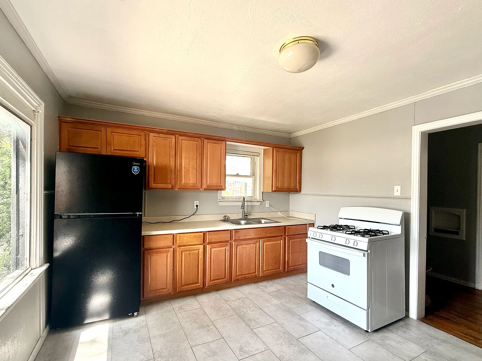 1 bed, 958 sqft, $1,150 — Photo 3