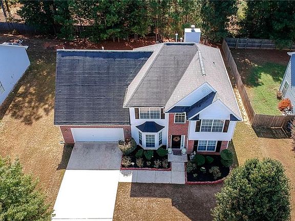 2nd image of 812 Summit View Dr