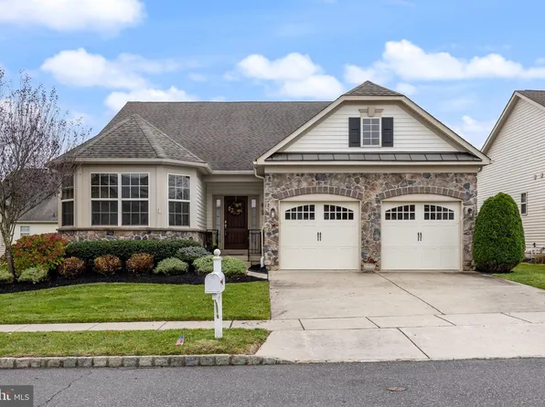 14 Vienna Ln, West Berlin, NJ 08091