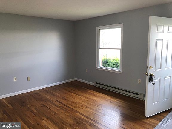4th image of 202 Hackberry Dr