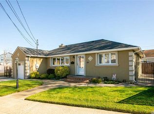 5 Marion Pl, Island Park, NY 11558