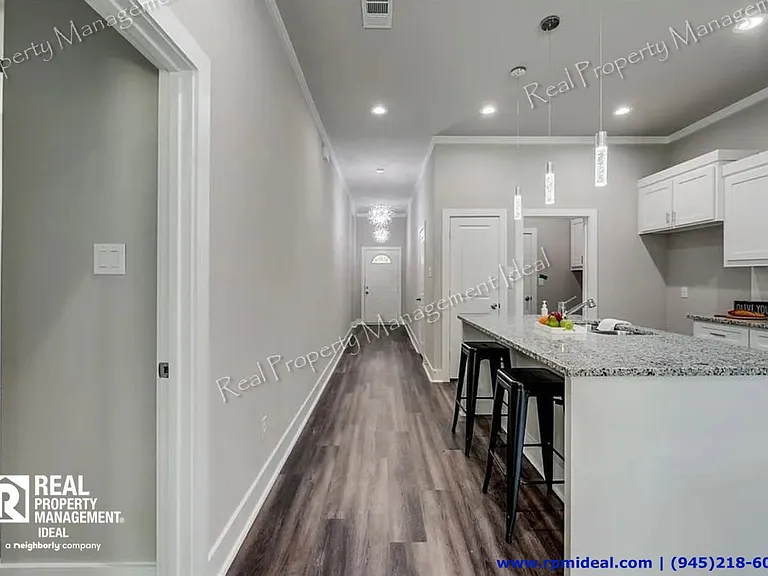 8728 Dunlap St — Photo 10