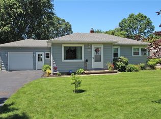 183 Woodcroft Dr, Rochester, NY 14616