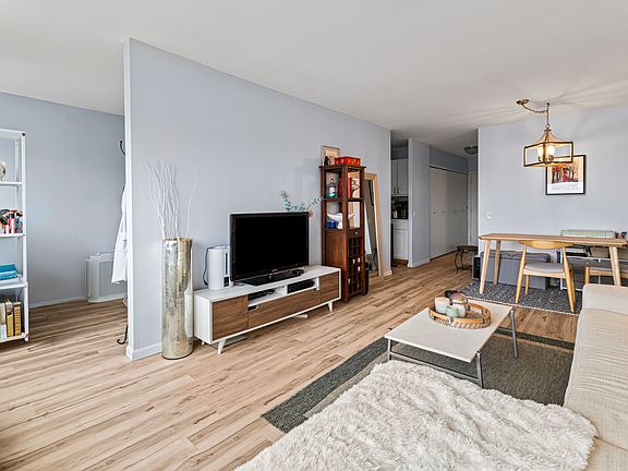 5th image of 5320 N Sheridan Rd APT 2410