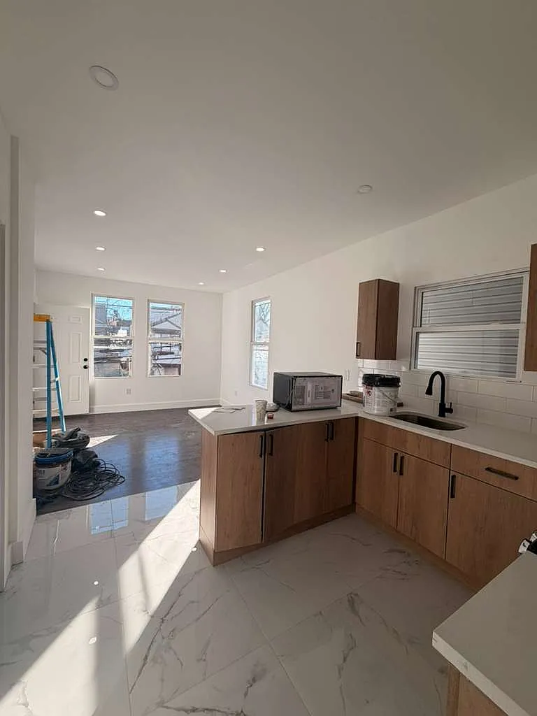 3 bed, 1.5 bath, 900 sqft, $2,200 — Photo 4
