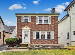 627 Pleasant Ave, Highland Park, IL 60035