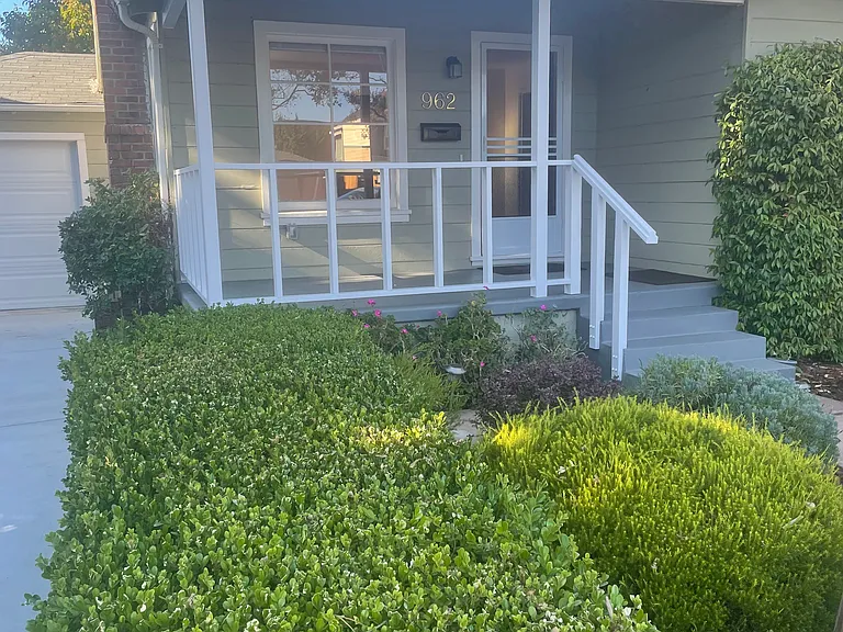 962 Hall St — Photo 3