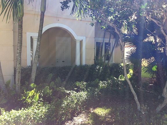 2nd image of 22 Harbour Isle Dr #106