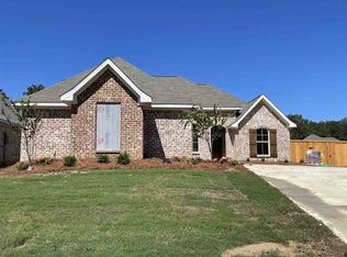 1047 Silver Cir, Pearl, MS 39208