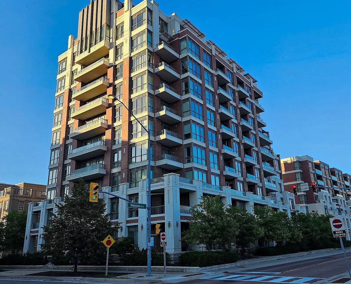 3 bed, $3,200 — Photo 1