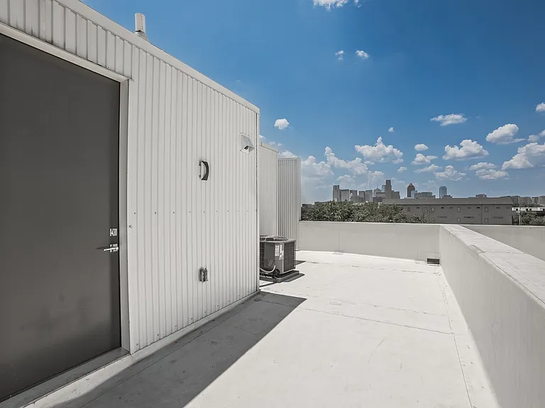4322 Roseland Ave #9 — Photo 35
