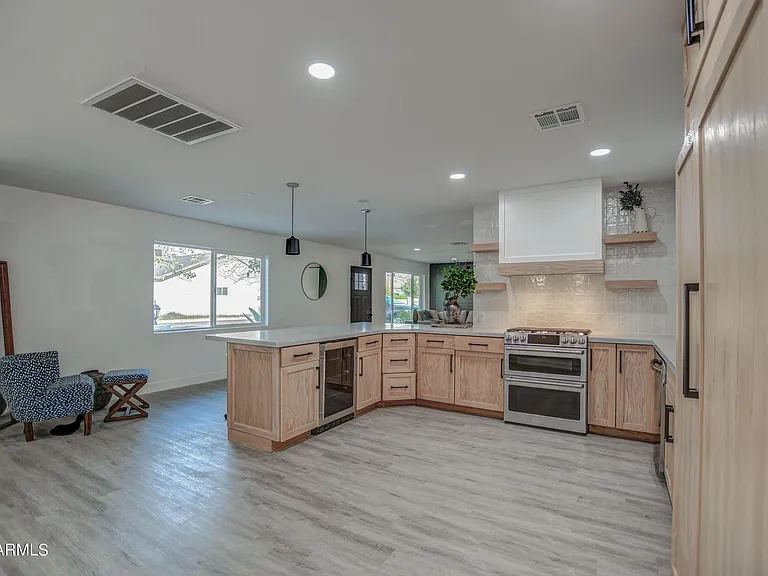 8349 E Columbus Ave — Photo 8