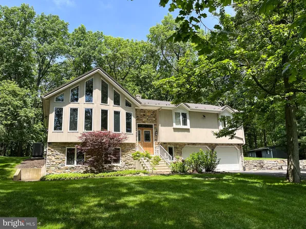 25 W Woodlawn Dr, Schuylkill Haven, PA 17972