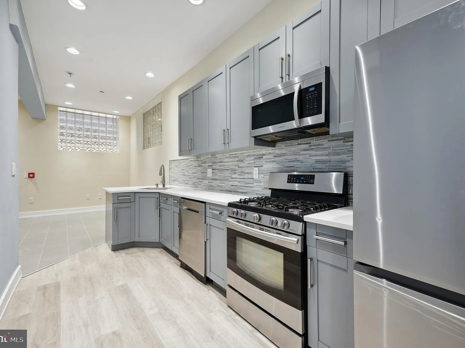 1 bed, 550 sqft, $1,300 — Photo 2